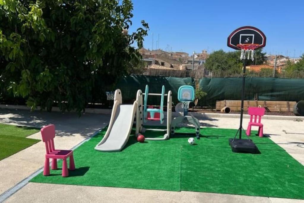 Villa Rural Con Amplia Piscina Campillo de Altobuey Bagian luar foto