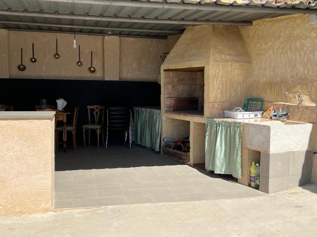 Villa Rural Con Amplia Piscina Campillo de Altobuey Bagian luar foto
