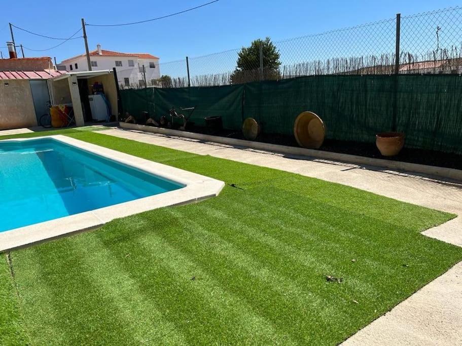 Villa Rural Con Amplia Piscina Campillo de Altobuey Bagian luar foto